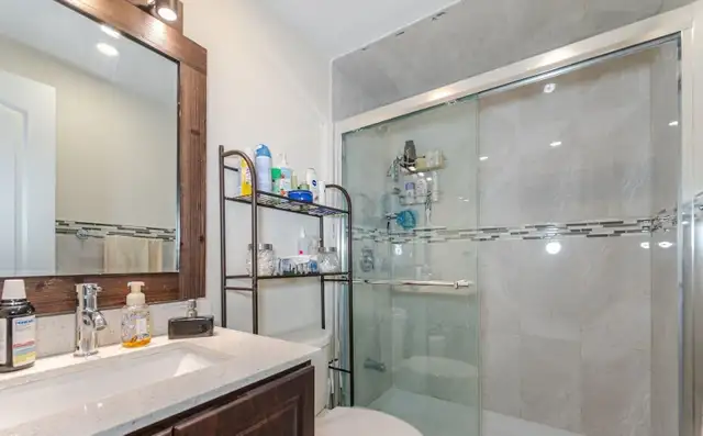 3 Bedroom House For Lease Nr Queeen St E & Dixie rd - Photo 4