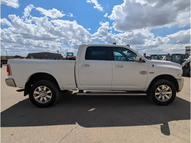 2017 Ram 3500 Longhorn 5.7L/Touch Nav/Sunroof/Camera - Photo 8