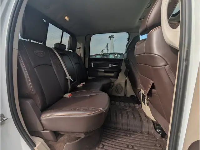 2017 Ram 3500 Longhorn 5.7L/Touch Nav/Sunroof/Camera - Photo 17
