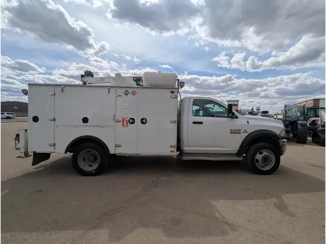 2017 Ram 5500 Service Body/Touch Media/DVD/Camera - Photo 7