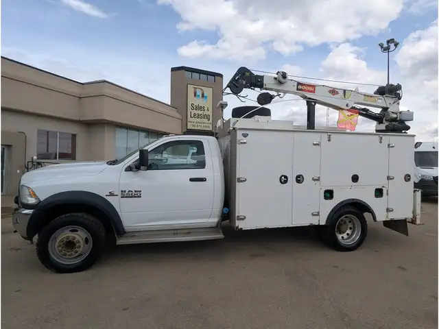 2017 Ram 5500 Service Body/Touch Media/DVD/Camera - Photo 12
