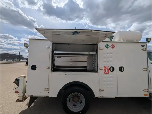 2017 Ram 5500 Service Body/Touch Media/DVD/Camera - Photo 23