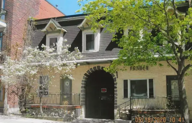 3 1/2       ' MAISON FRANCE '  DOWNTOWN MONTREAL