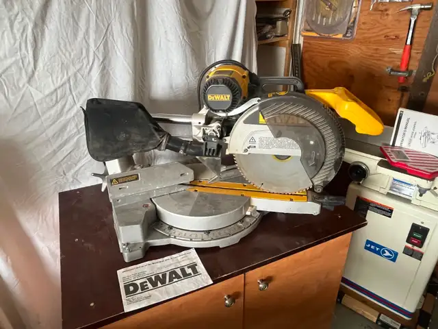 Dewalt 12-Inch Double-Bevel Sliding Compound Miter Saw
