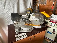 Dewalt 12-Inch Double-Bevel Sliding Compound Miter Saw