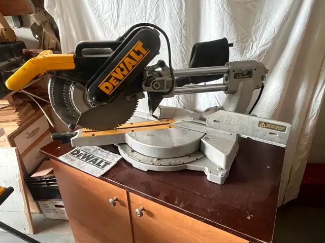 Dewalt 12-Inch Double-Bevel Sliding Compound Miter Saw - Photo 2