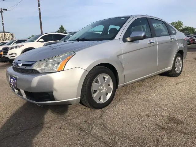 2010 Ford Focus SE CERTIFIED WITH 3 YEARS WARRANTY INCLUDED. - Photo 3