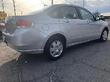 2010 Ford Focus SE CERTIFIED WITH 3 YEARS WARRANTY INCLUDED. - Photo 4