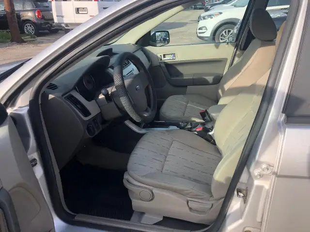 2010 Ford Focus SE CERTIFIED WITH 3 YEARS WARRANTY INCLUDED. - Photo 9