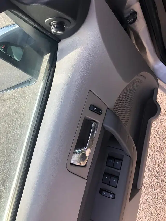 2010 Ford Focus SE CERTIFIED WITH 3 YEARS WARRANTY INCLUDED. - Photo 10