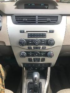 2010 Ford Focus SE CERTIFIED WITH 3 YEARS WARRANTY INCLUDED. - Photo 11