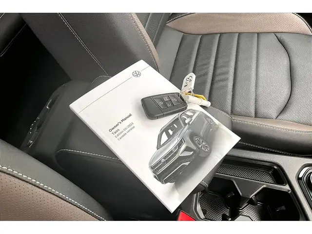 2023 Volkswagen Taos AWD | LEATHER | NAV | PANORAMIC SUNROOF | - Photo 38