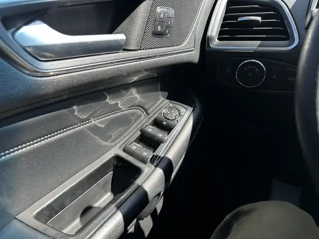 2017 Ford Edge - Photo 18