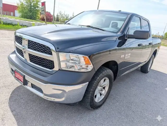 2017 Ram 1500 4WD Crew Cab 140.5' ST | Clean title! CERTIFIED - Photo 2