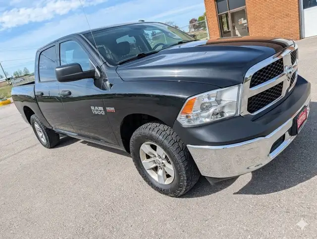 2017 Ram 1500 4WD Crew Cab 140.5' ST | Clean title! CERTIFIED - Photo 3