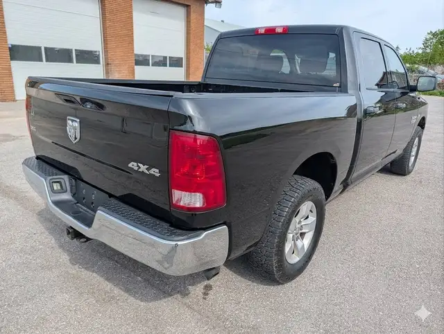 2017 Ram 1500 4WD Crew Cab 140.5' ST | Clean title! CERTIFIED - Photo 4
