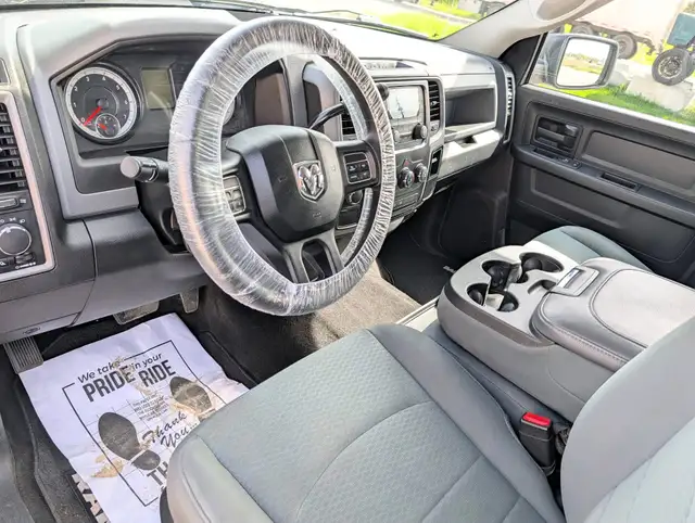 2017 Ram 1500 4WD Crew Cab 140.5' ST | Clean title! CERTIFIED - Photo 6