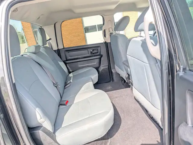 2017 Ram 1500 4WD Crew Cab 140.5' ST | Clean title! CERTIFIED - Photo 12