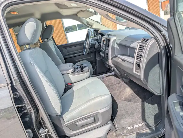 2017 Ram 1500 4WD Crew Cab 140.5' ST | Clean title! CERTIFIED - Photo 15
