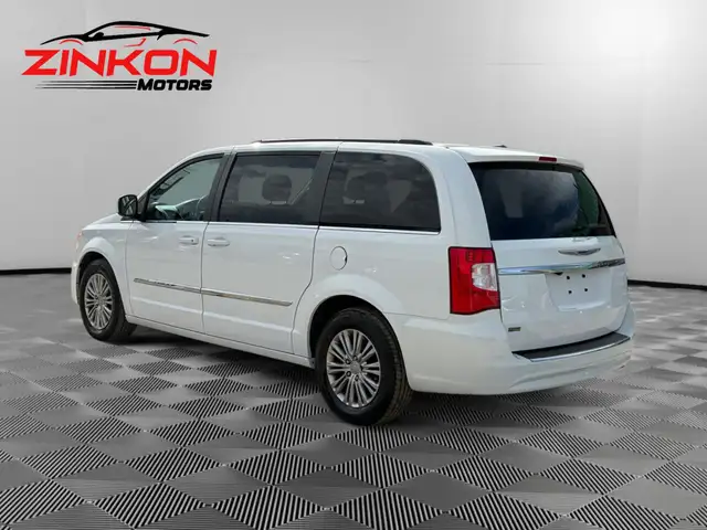 2016 Chrysler Town & Country TOURING-L | CLEAN CARFAX | LEATHER - Photo 3