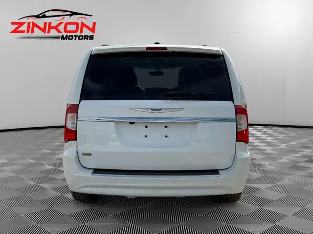 2016 Chrysler Town & Country TOURING-L | CLEAN CARFAX | LEATHER - Photo 4