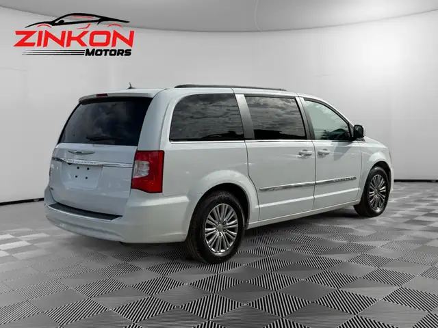2016 Chrysler Town & Country TOURING-L | CLEAN CARFAX | LEATHER - Photo 5