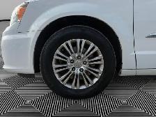 2016 Chrysler Town & Country TOURING-L | CLEAN CARFAX | LEATHER - Photo 9