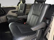 2016 Chrysler Town & Country TOURING-L | CLEAN CARFAX | LEATHER - Photo 12