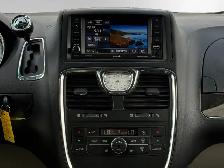 2016 Chrysler Town & Country TOURING-L | CLEAN CARFAX | LEATHER - Photo 16