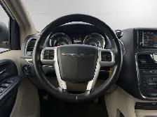 2016 Chrysler Town & Country TOURING-L | CLEAN CARFAX | LEATHER - Photo 17