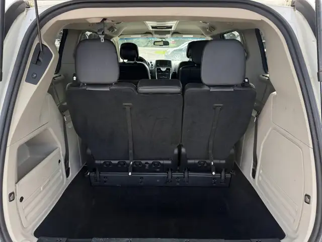 2016 Chrysler Town & Country TOURING-L | CLEAN CARFAX | LEATHER - Photo 18