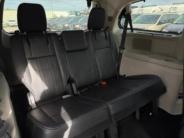 2016 Chrysler Town & Country TOURING-L | CLEAN CARFAX | LEATHER - Photo 20