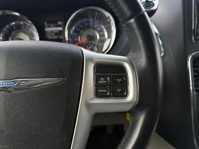 2016 Chrysler Town & Country TOURING-L | CLEAN CARFAX | LEATHER - Photo 23