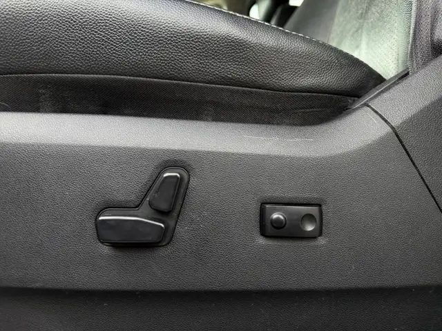 2016 Chrysler Town & Country TOURING-L | CLEAN CARFAX | LEATHER - Photo 26