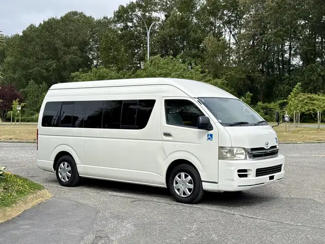 2009 Toyota Hiace 8 Passenger Wheelchair Lift Van JDM