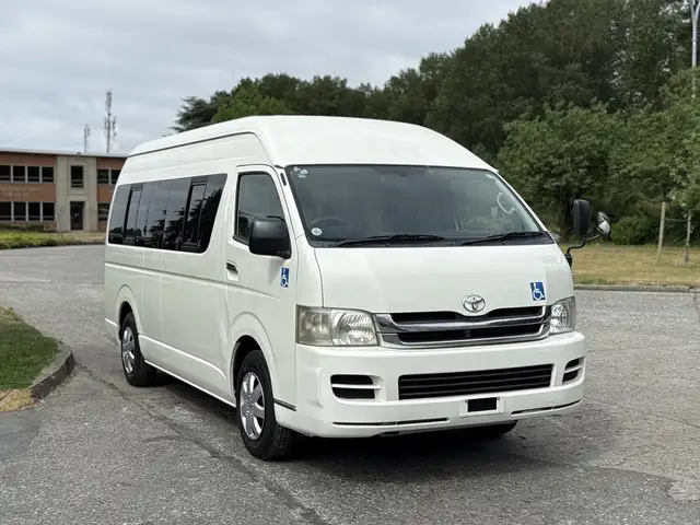 2009 Toyota Hiace 8 Passenger Wheelchair Lift Van JDM - Photo 2