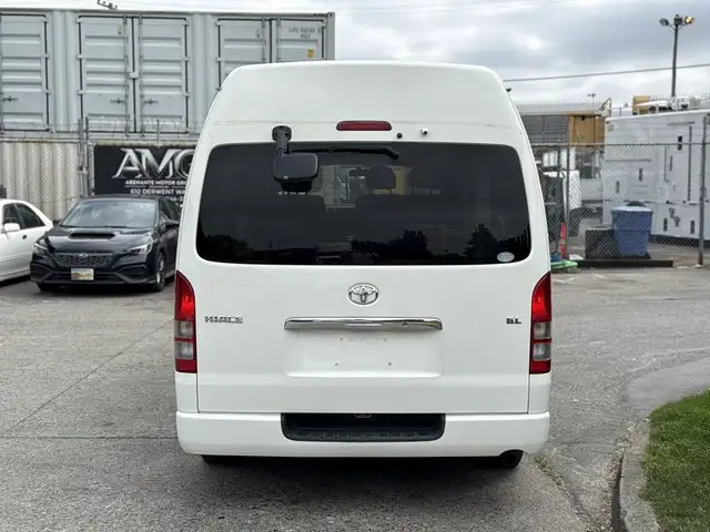 2009 Toyota Hiace 8 Passenger Wheelchair Lift Van JDM - Photo 9