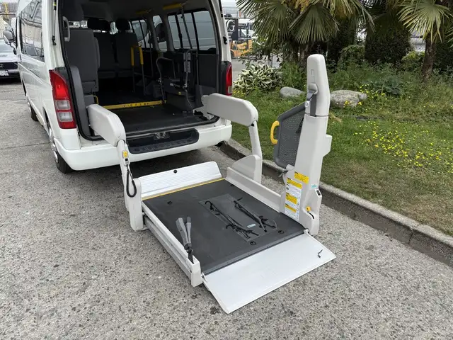 2009 Toyota Hiace 8 Passenger Wheelchair Lift Van JDM - Photo 11