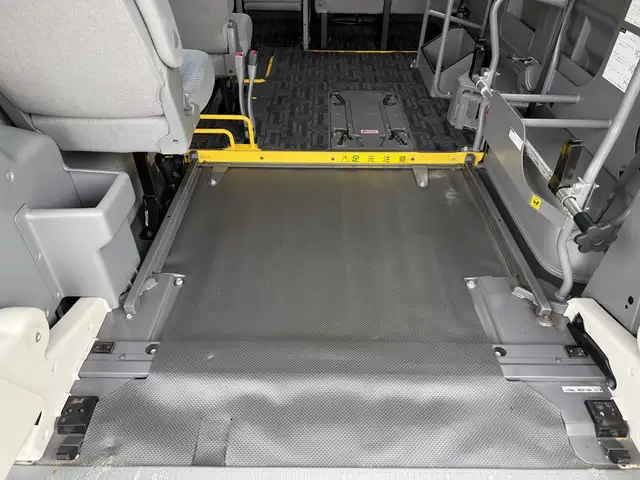2009 Toyota Hiace 8 Passenger Wheelchair Lift Van JDM - Photo 17
