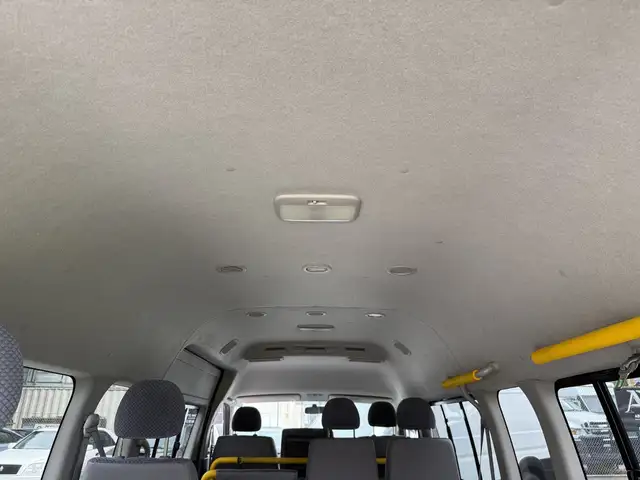 2009 Toyota Hiace 8 Passenger Wheelchair Lift Van JDM - Photo 18