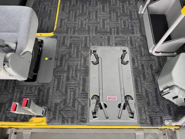 2009 Toyota Hiace 8 Passenger Wheelchair Lift Van JDM - Photo 19