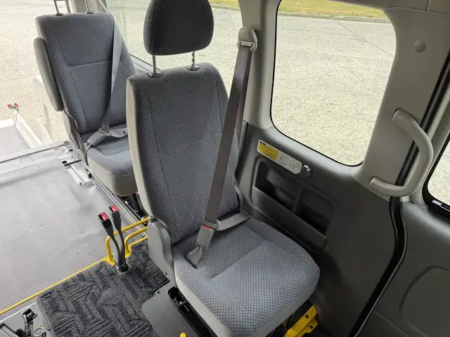 2009 Toyota Hiace 8 Passenger Wheelchair Lift Van JDM - Photo 21