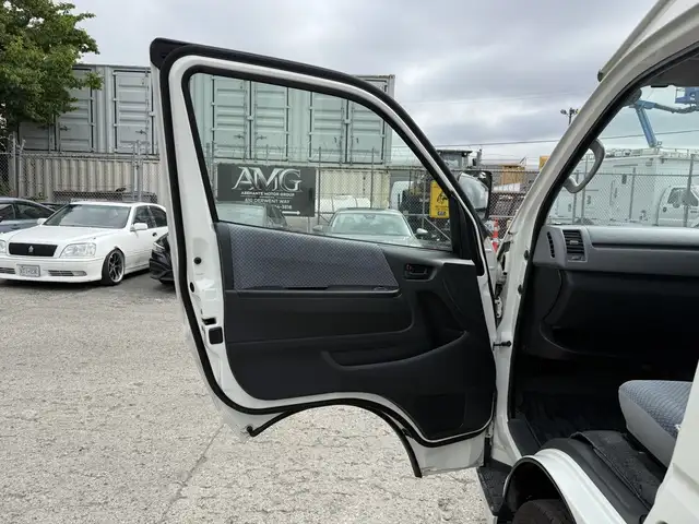 2009 Toyota Hiace 8 Passenger Wheelchair Lift Van JDM - Photo 28