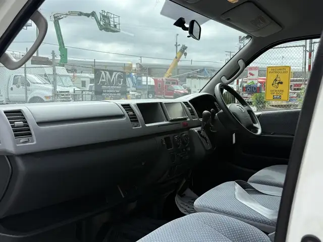 2009 Toyota Hiace 8 Passenger Wheelchair Lift Van JDM - Photo 29