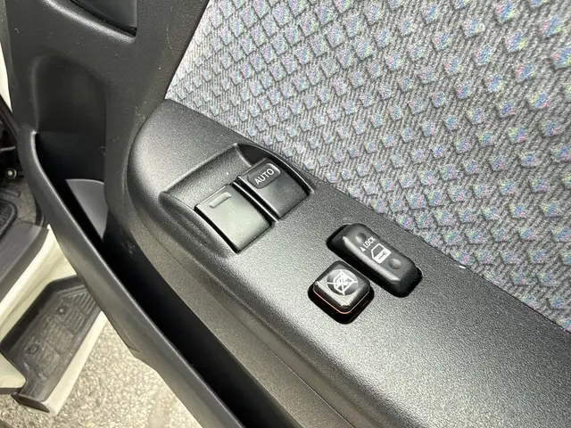 2009 Toyota Hiace 8 Passenger Wheelchair Lift Van JDM - Photo 36