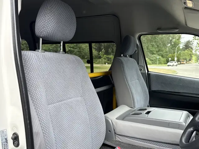 2009 Toyota Hiace 8 Passenger Wheelchair Lift Van JDM - Photo 38