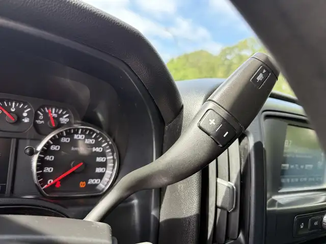 2016 Chevrolet Silverado 2500HD 4x4 Single Cab Long Bed V8 - Photo 15