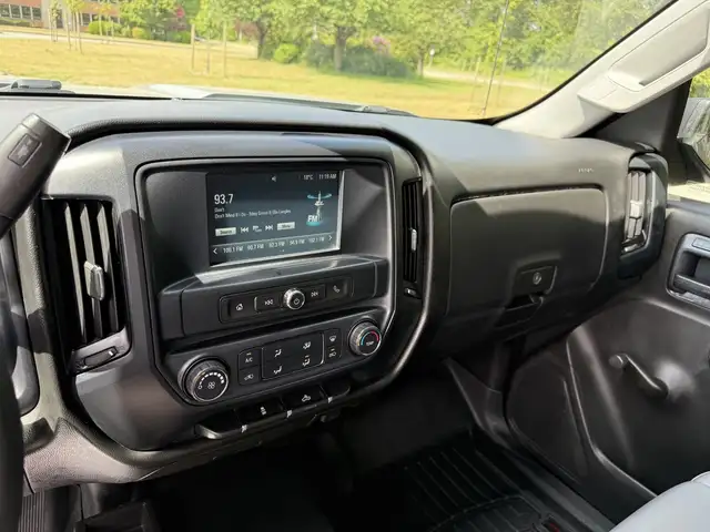 2016 Chevrolet Silverado 2500HD 4x4 Single Cab Long Bed V8 - Photo 17