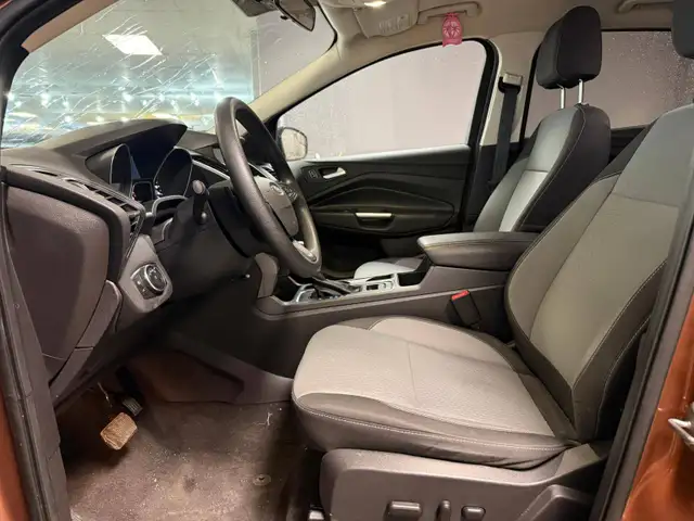 2017 Ford Escape 4WD 4dr SE, 13 DEALER SERVICE RECORDS - Photo 9