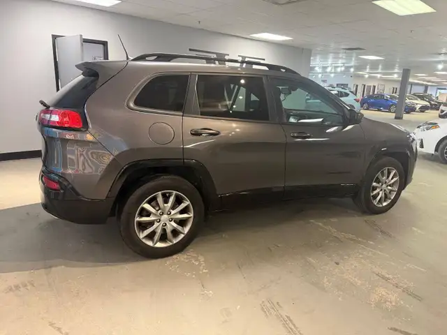 2018 Jeep Cherokee North Special Edition 4x4 , 24 DEALER SERVICE - Photo 4